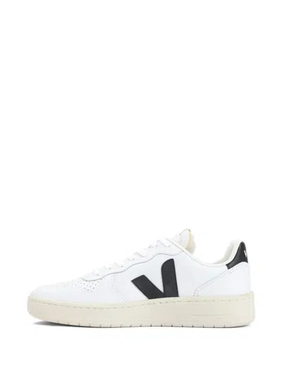 Veja V 10   Unisex In White