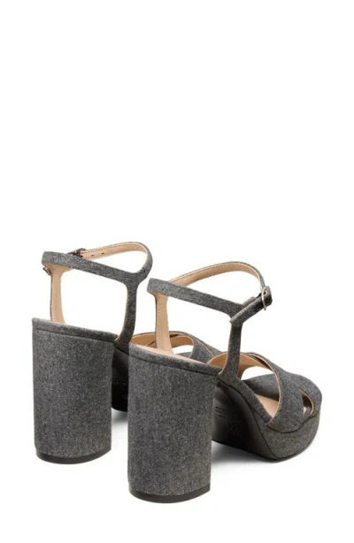 Stuart Weitzman Dayna Platform Sandal In Gray