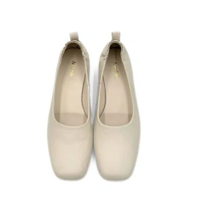 Amie Rafa Planner Block Kitten Heel In Brown