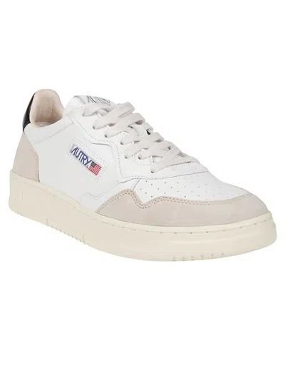 Autry Medalist Low Sneakers In Leather And Suede In White