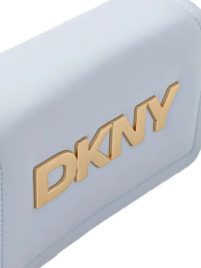 LOGO标牌搭链带迷你包