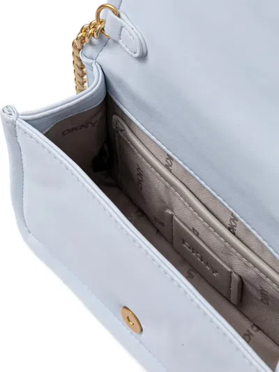 LOGO标牌搭链带迷你包