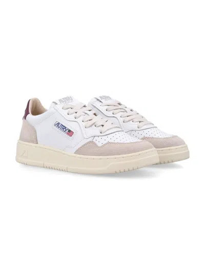 Autry Low Sneaker With Contrast Heel Tab In White