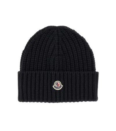 Moncler Mol20933b00036a9327999bb Ribbed Merino Wool Beanie In Black