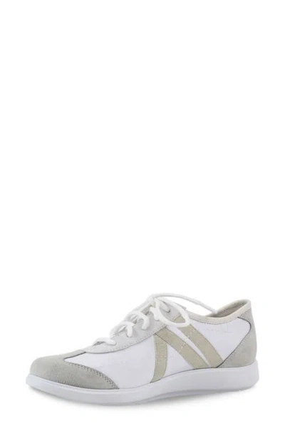 Munro Clemens Sneaker In White