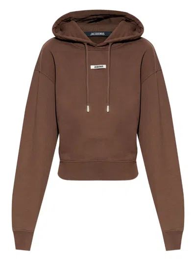 Jacquemus Le Hoodie Gros Grain Brown Cropped Hoodie With Drawstring Hood And Logo Patch On The Front In Cotton In Brown