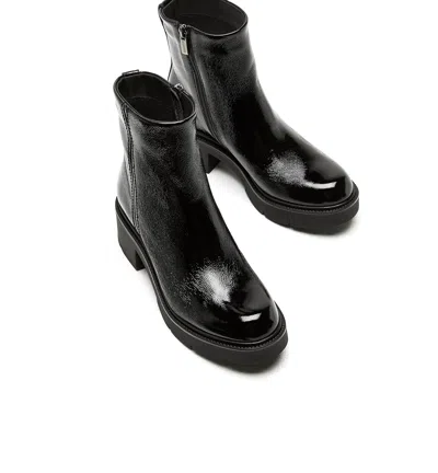 La Canadienne Alec Crinkle Leather Lug-sole Ankle Booties In Black