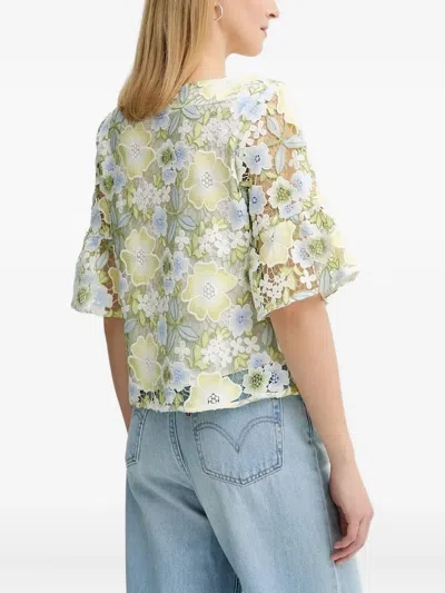 花卉钟形袖上衣