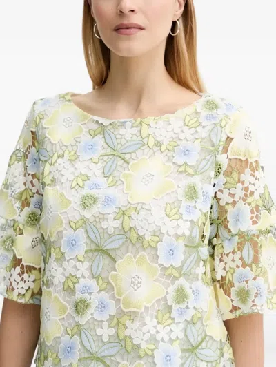 花卉钟形袖上衣