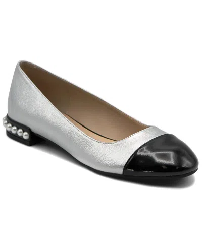 Adrienne Vittadini Corsage Patent Flat In Gray