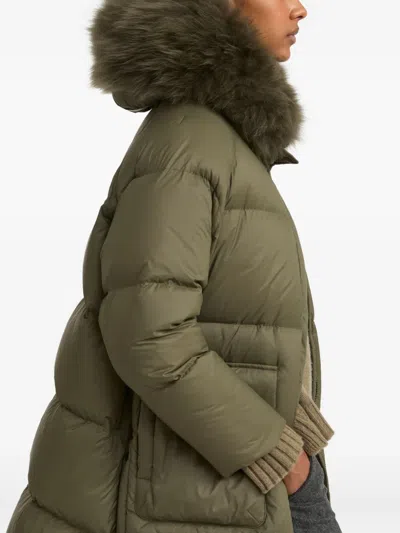 皮毛一体边饰羽绒外套