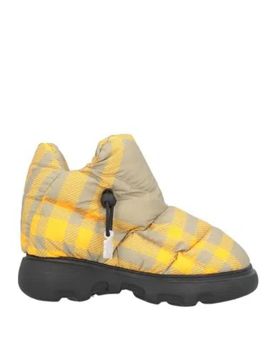 Burberry Check Pillow Padded Drawstring Snow Boots In Yellow