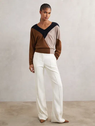 Reiss Womens Toffee Brown Navy Neutra June V-neck Colour-block Wool And Cashmere-blend Jumper In Multi