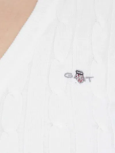 粗绞花针织V领毛衣