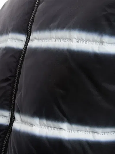 条纹图案连帽夹克