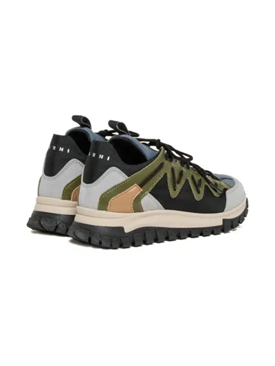 系带登山风运动鞋