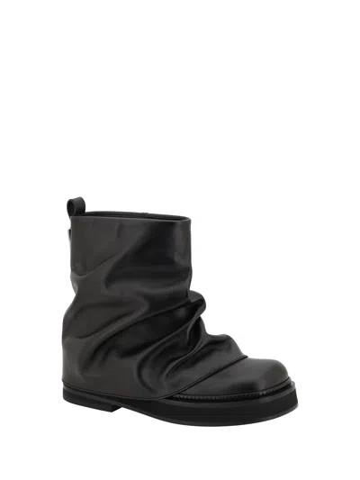 Attico Solid Color Leather Boots With Squared Toe In Black