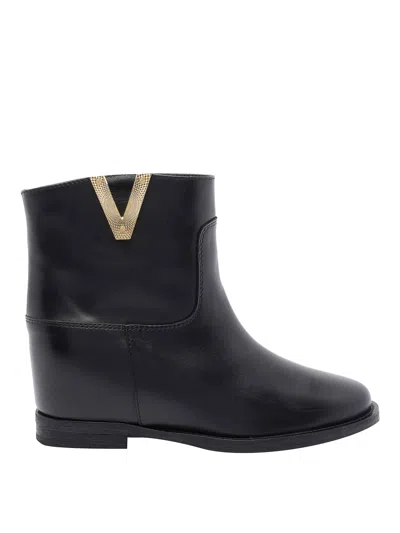 Via Roma 15 Black Leather Ankle Boot With Golden "v" Detail In Black