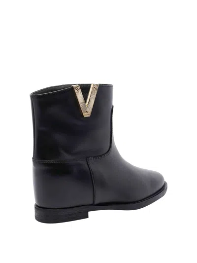 Via Roma 15 Black Leather Ankle Boot With Golden "v" Detail In Black