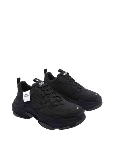 Balenciaga Triple S Sporty Low-top Sneakers In Black