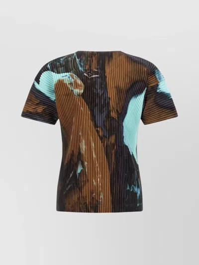 Issey Miyake Abstract Crew Neck Ribbed Short Sleeve Top In Multi