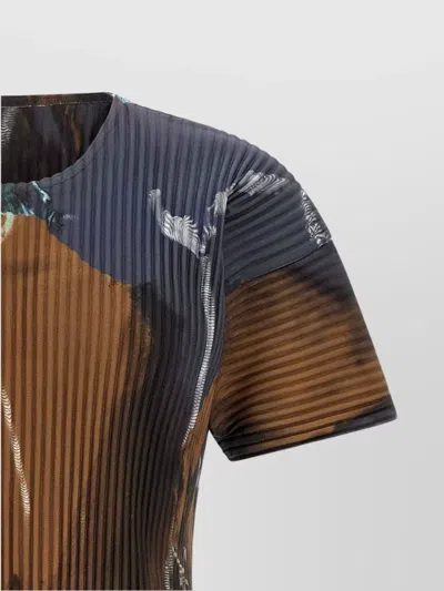 Issey Miyake Abstract Crew Neck Ribbed Short Sleeve Top In Multi