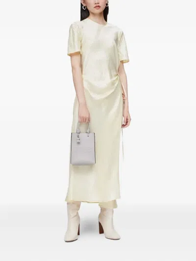 结饰细节手提包