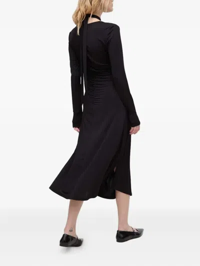 挂脖长袖连衣裙