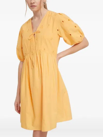 泡泡袖迷你连衣裙