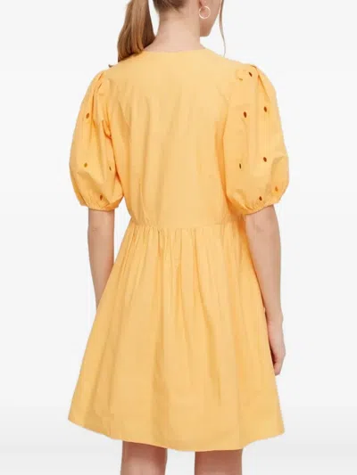 泡泡袖迷你连衣裙