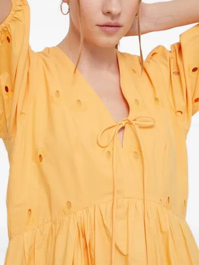 泡泡袖迷你连衣裙