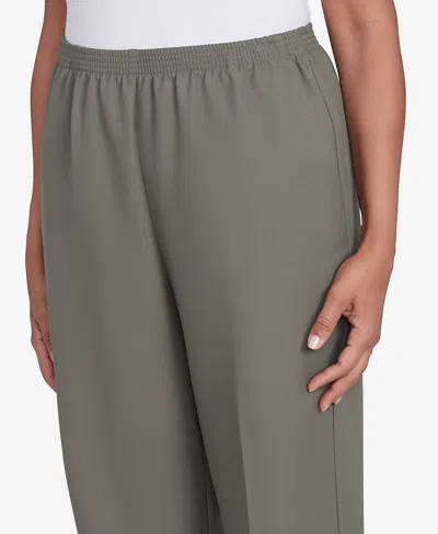 Alfred Dunner Women's Classic Accord Elastic Waist Short Length Pants In Green