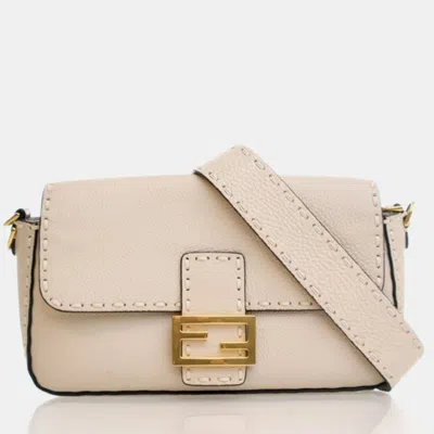 Pre-owned Fendi Beige Calfskin Cuoio Roma Selleria Baguette Bag In Sand
