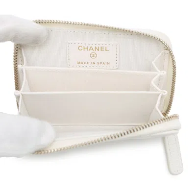 Pre-owned Chanel White Grained Calfskin Coin Purse/coin Case ()