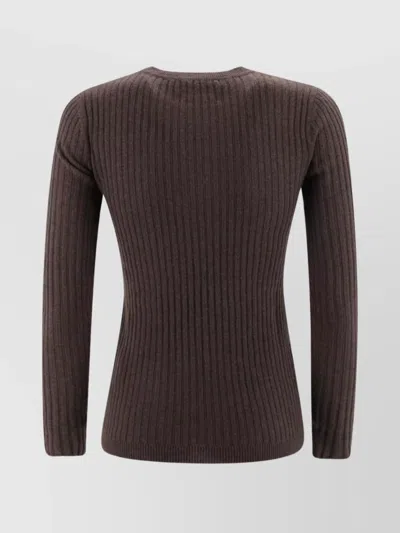 Kujten Crew Neck Cashmere Sweater With Vertical Ribs In Brown