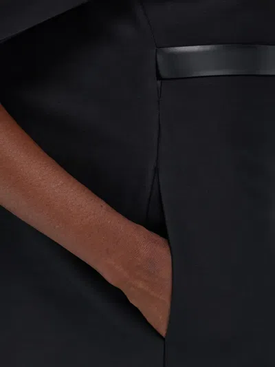 Ferragamo Robe Avec Cape Noir In Black