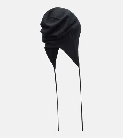 The Row Shiran Knitted Cashmere Hat In Black