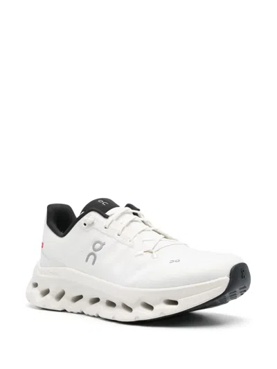 On White Sneakers With Distinctive Sole In White
