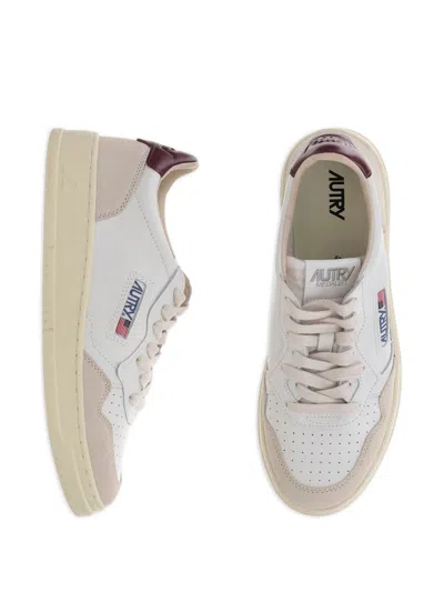 Autry Medalist Low Sneakers In White And Burgundy Suede And Leather In Neutral