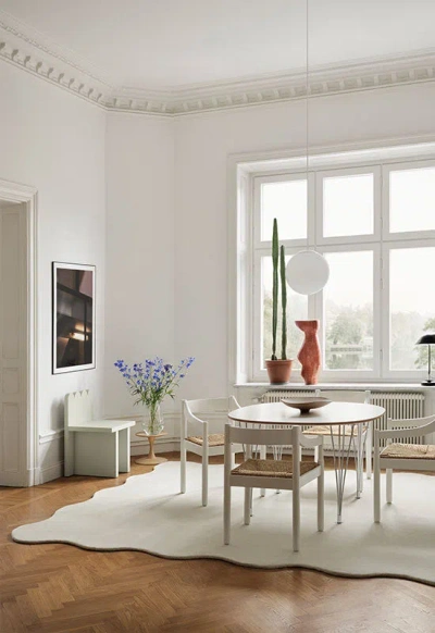 Layered Scallop Bone White 8'2" X 11'6"