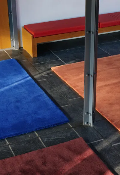 Layered Classic Solid Wool Ruby Red 9'10" X 13'1"