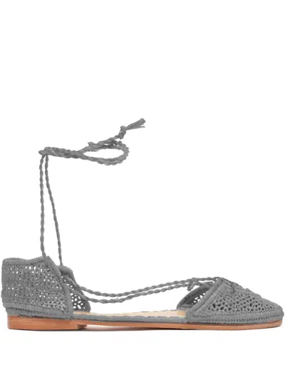 拉菲草编织平底鞋