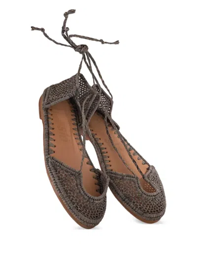 拉菲草编织平底鞋