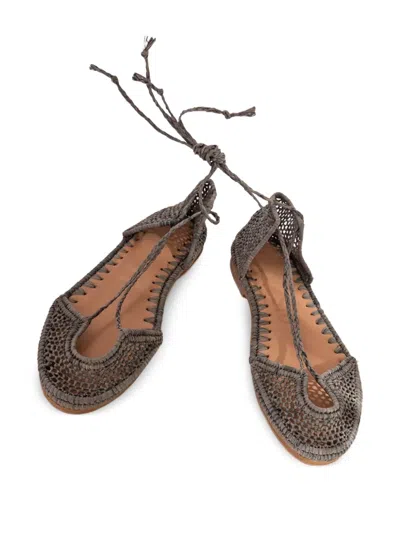 拉菲草编织平底鞋