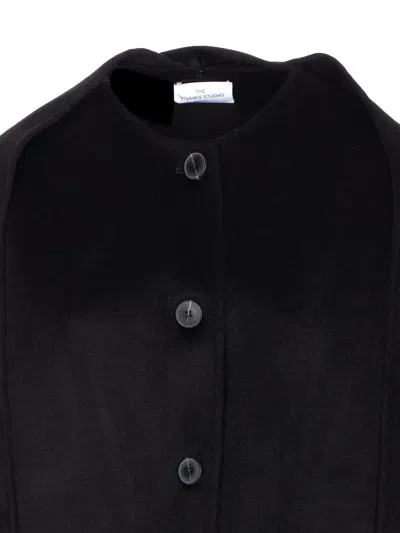 The Dynamis Studio Button-fastening Cape Coat In Black