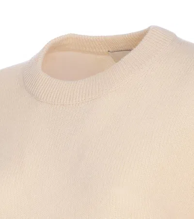 Allude Ribbed Crew-neck Sweater In Neutral
