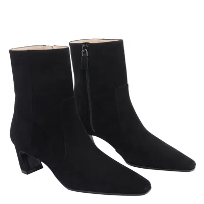 Stuart Weitzman Pointed Toe Ankle Boots With Mid-height Heel In Black
