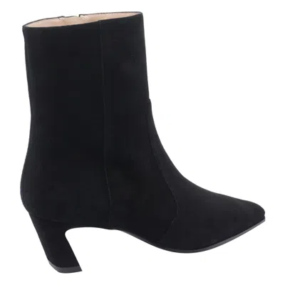 Stuart Weitzman Pointed Toe Ankle Boots With Mid-height Heel In Black