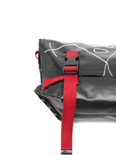 涂鸦印花扣环手提包