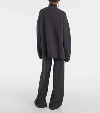 Joseph Oversized Cashmere Cardigan In Gray